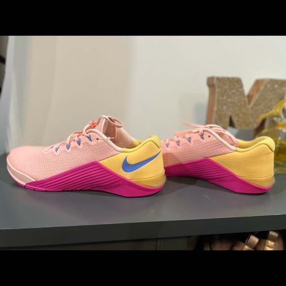 Nike Metcon sneakers in women’s size 13 - Picture 6 of 9